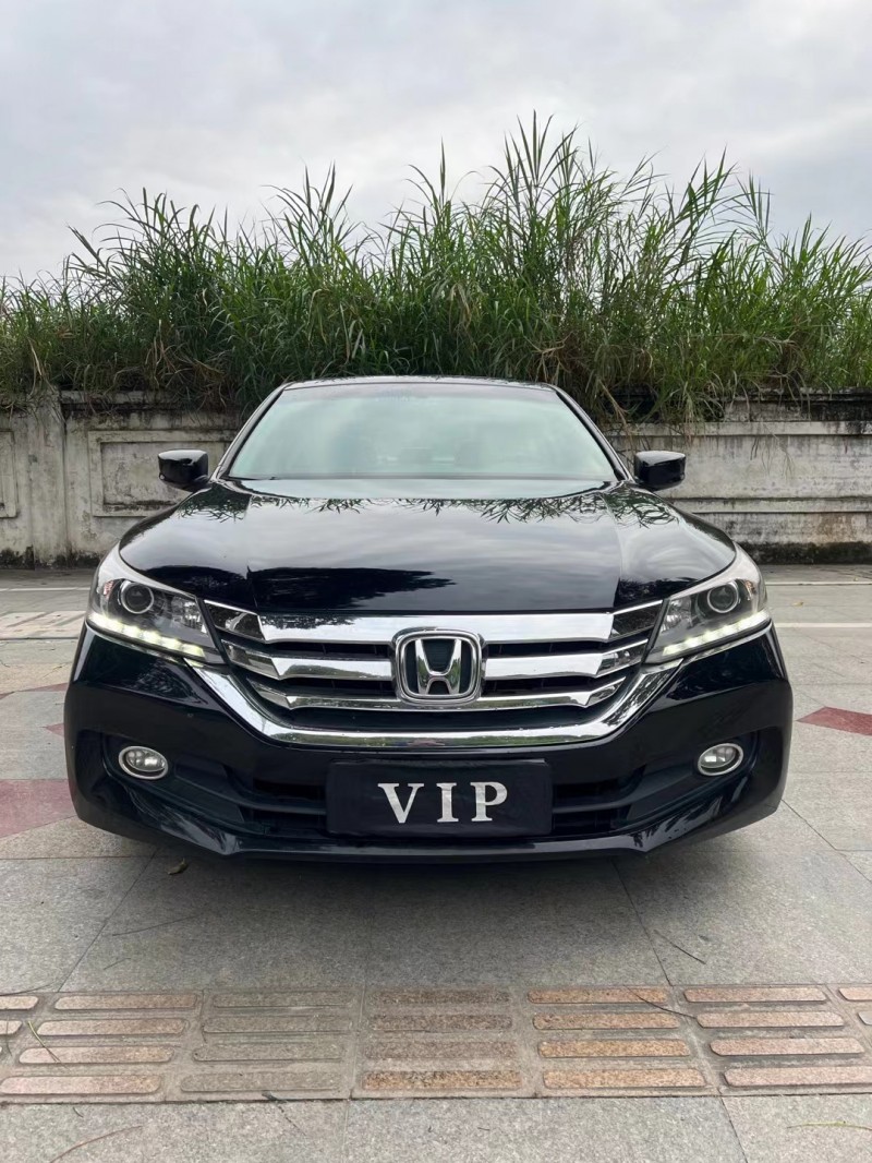 东莞16年本田雅阁1