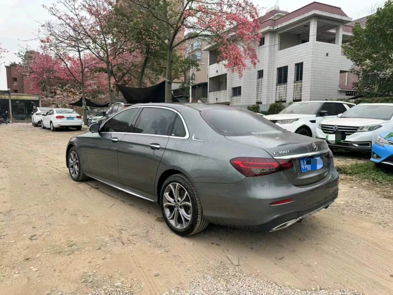 广州21年奔驰E8