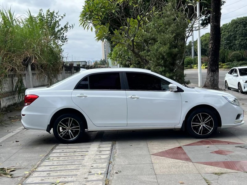 东莞17年比亚迪速锐7