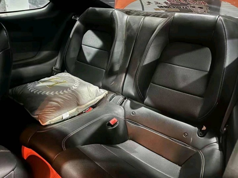 东营21年福特野马7