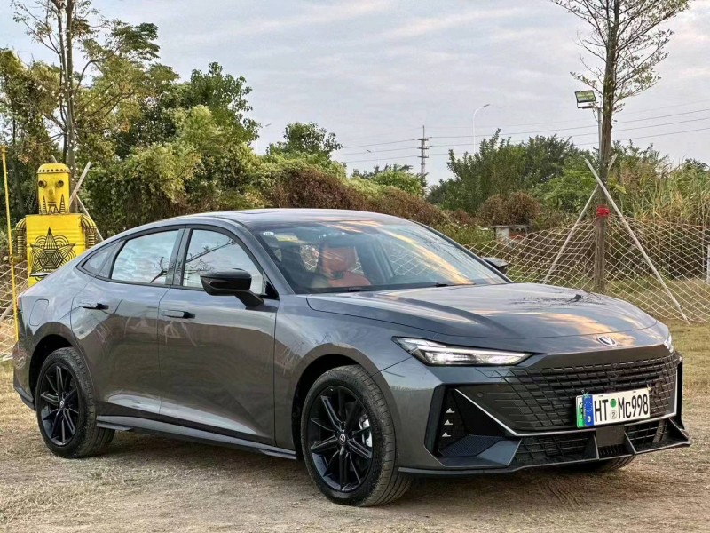 汕头23年长安汽车UNI-V2