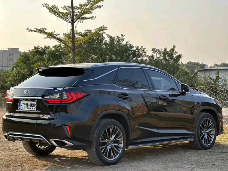 汕头16年雷克萨斯RX8