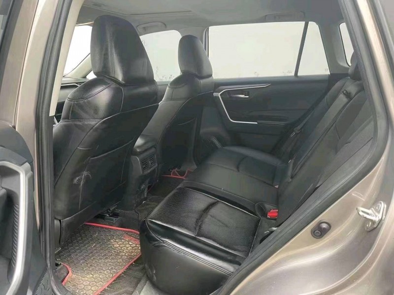 邯郸21年丰田RAV4荣放9