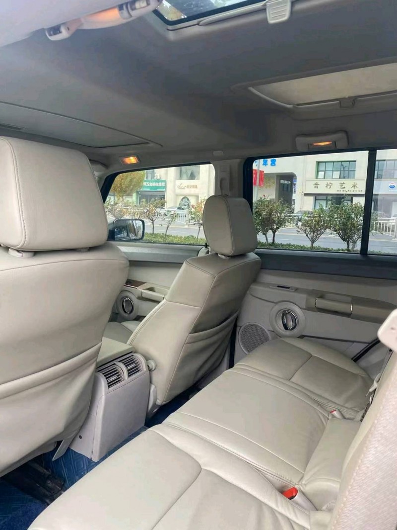 东营08年Jeep指挥官9