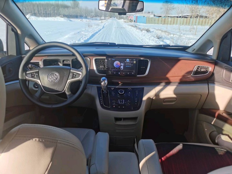 保定19年别克GL85