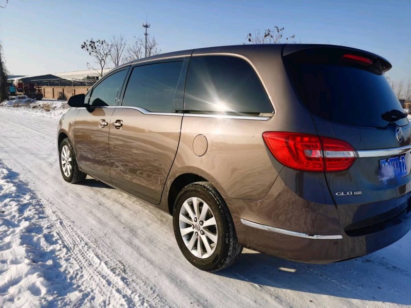 保定19年别克GL86