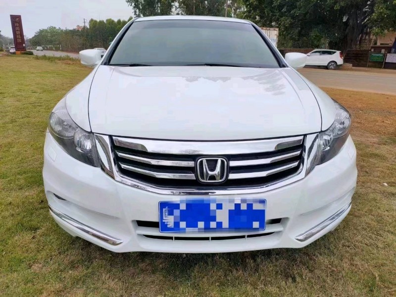 汕头13年本田雅阁1