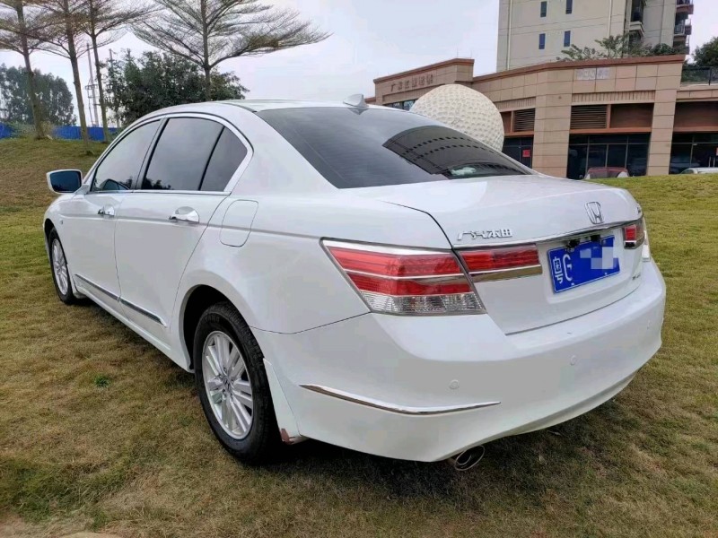 汕头13年本田雅阁4