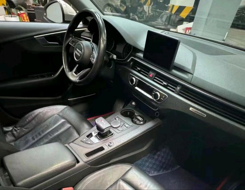 成都16年奥迪A4L7