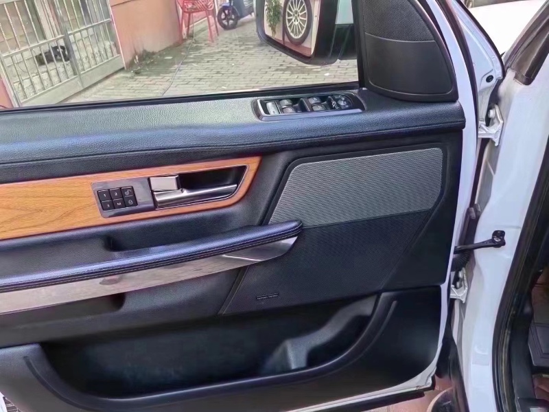 青岛12年路虎揽胜运动7