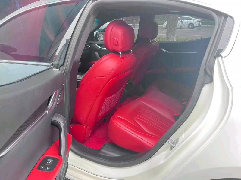 成都18年玛莎拉蒂Ghibli5