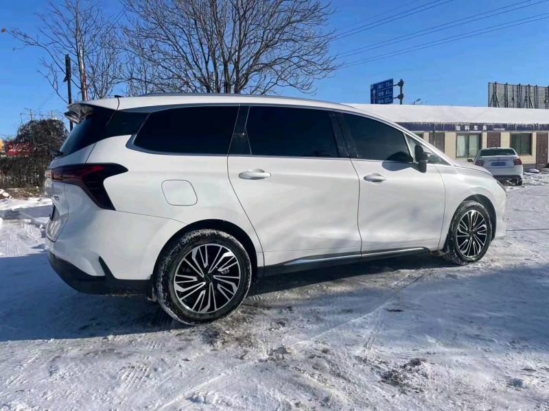 保定23年东风风行游艇5