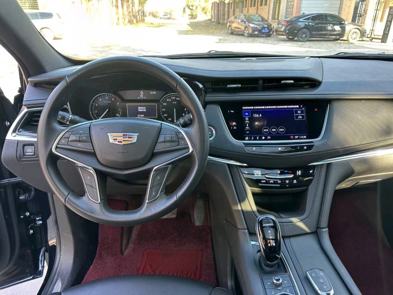 保定20年凯迪拉克XT57