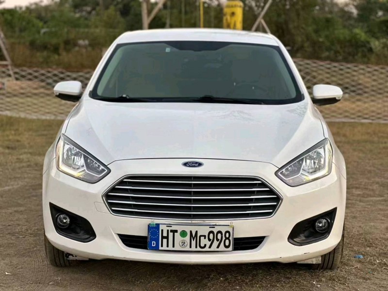 汕头17年福特福睿斯1