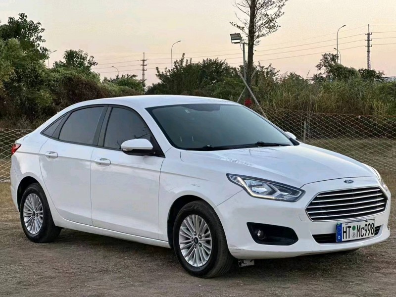 汕头17年福特福睿斯2