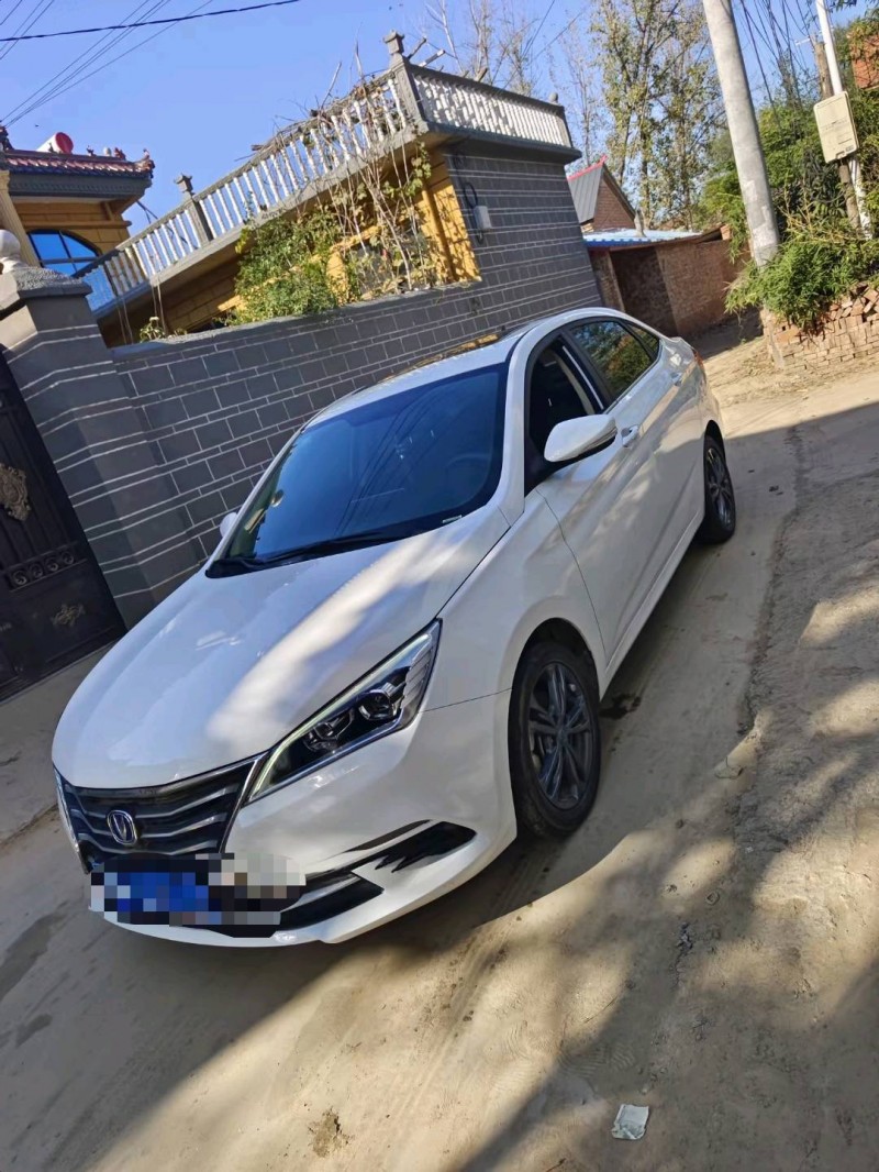 菏泽20年长安汽车逸动2