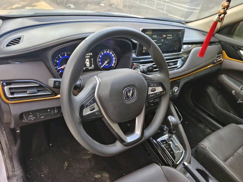 菏泽20年长安汽车逸动5