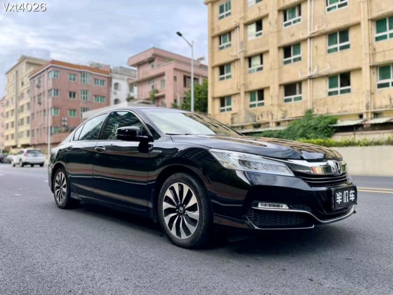 东莞17年本田雅阁3