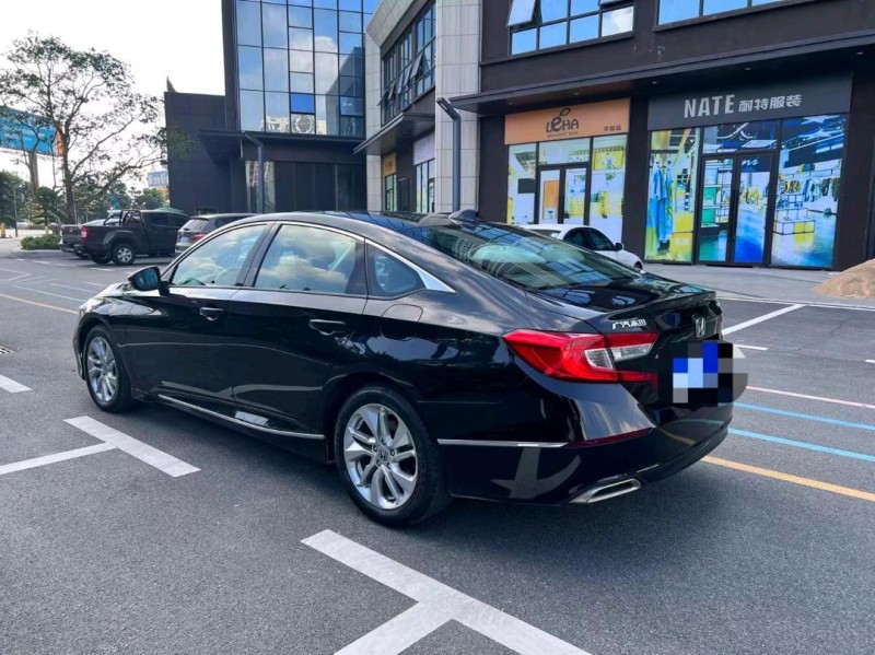 汕头21年本田雅阁8