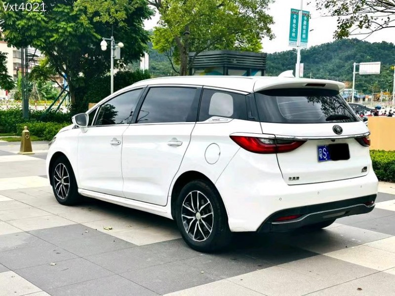 东莞18年比亚迪宋MAX8