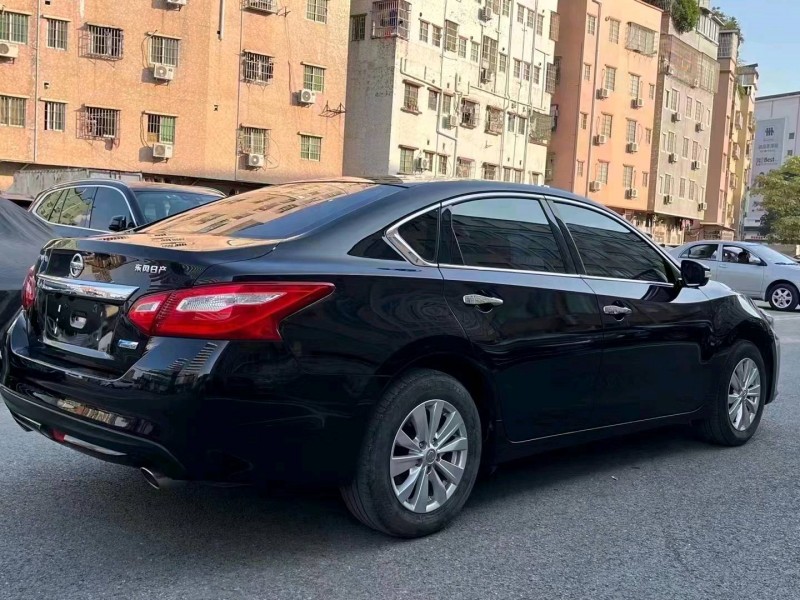 佛山17年日产天籁6