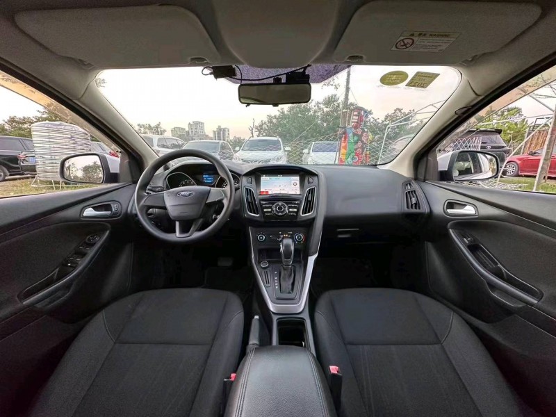 汕头17年福特福克斯5