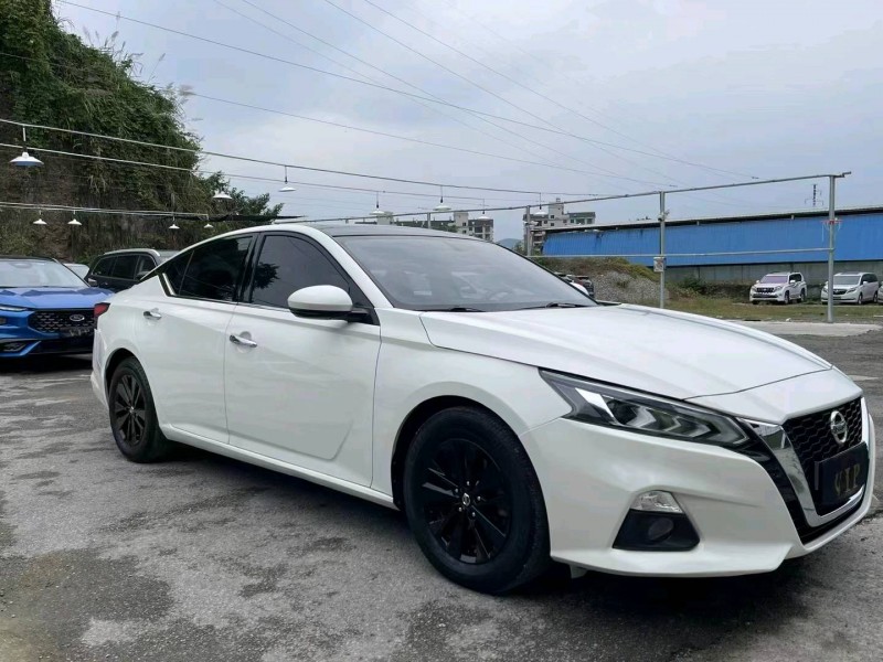 鄂州20年日產天籟2