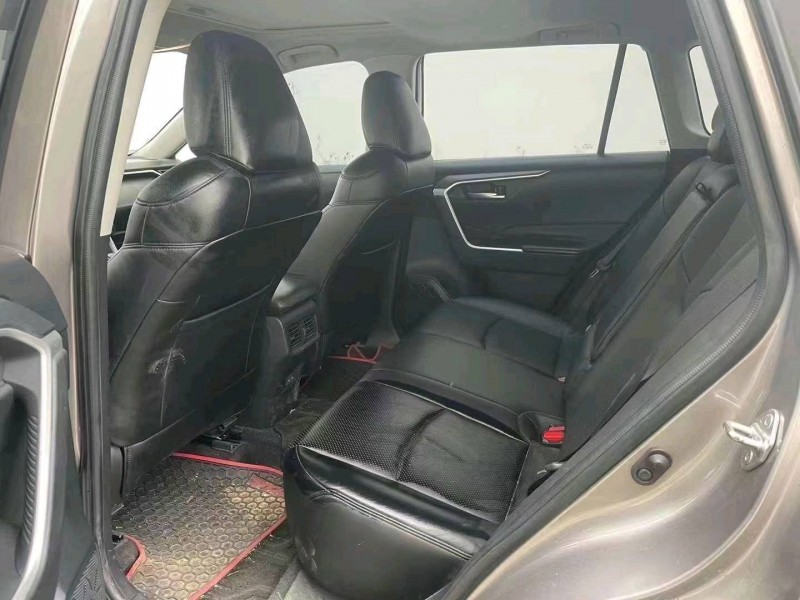邯郸21年丰田RAV4荣放9