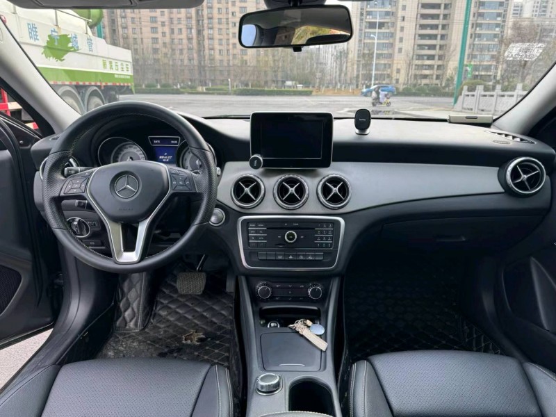 徐州16年奔驰GLA7