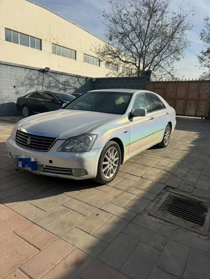 廊坊05年丰田皇冠2