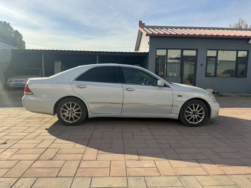 廊坊05年丰田皇冠4