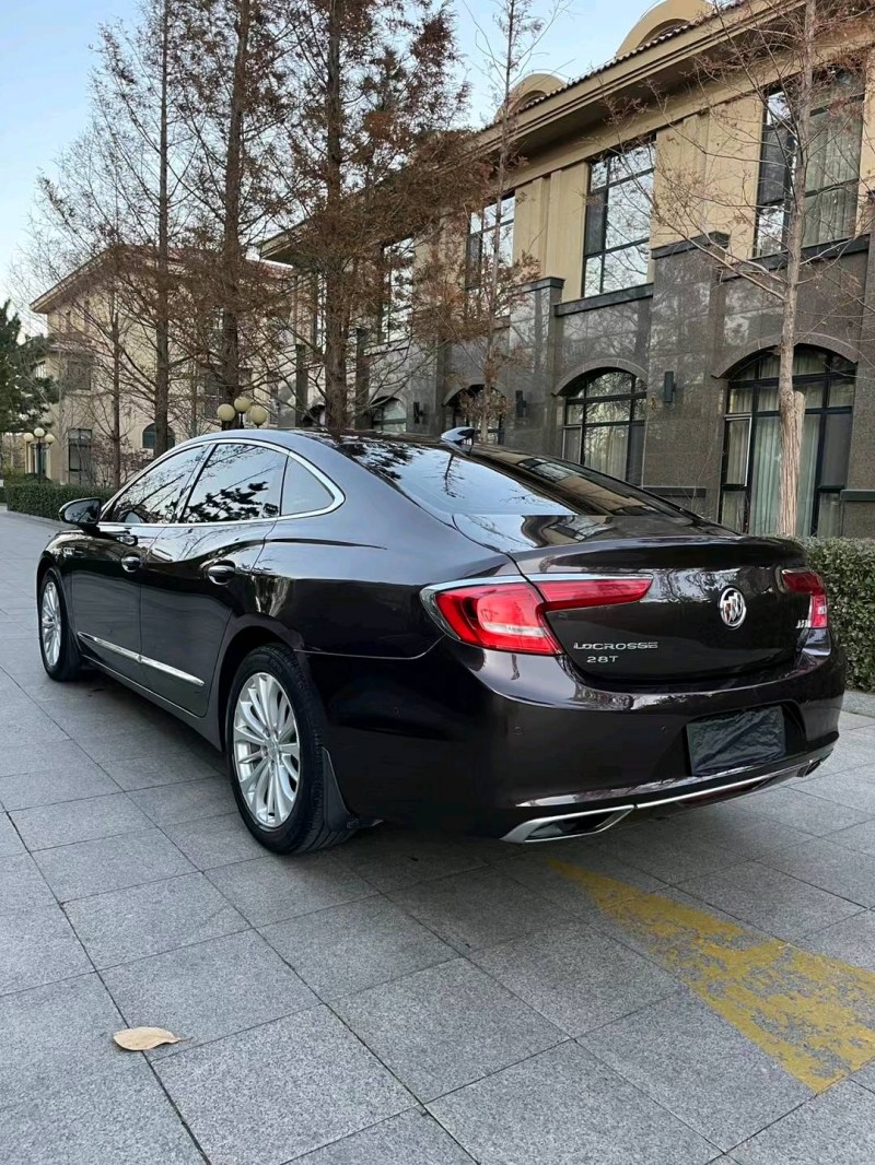 烟台18年别克君越5