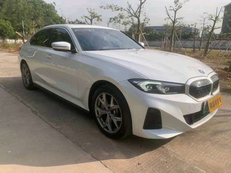 中山22年宝马i32