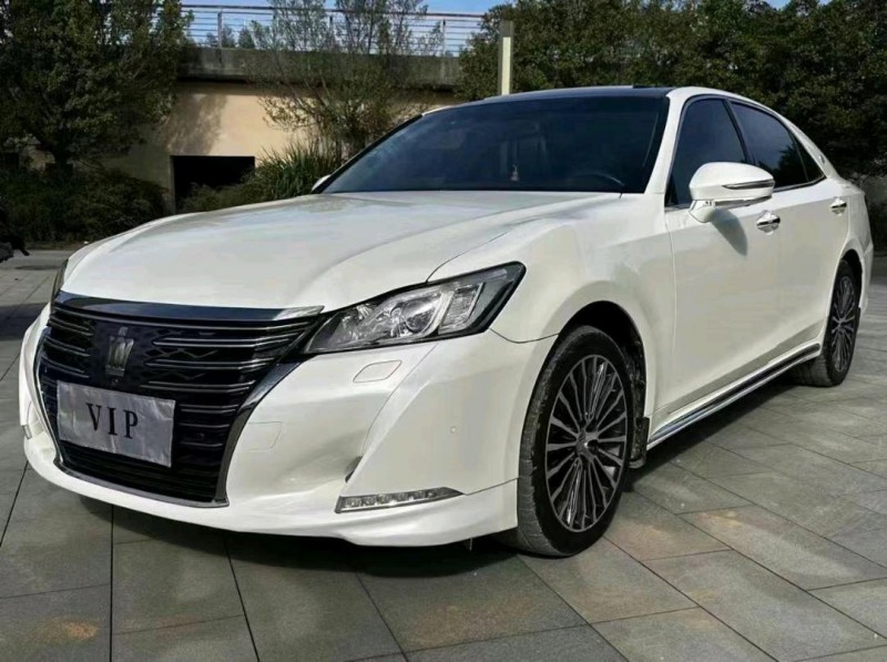 东营19年丰田皇冠3