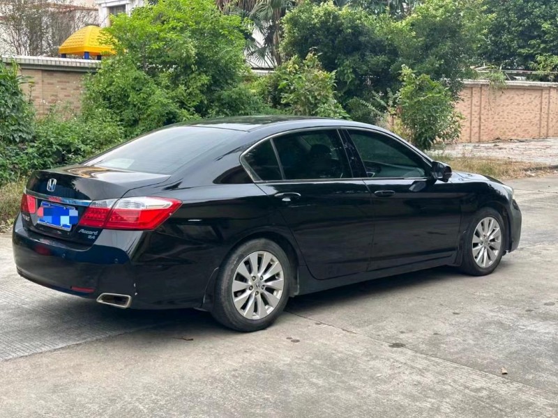 汕头14年本田雅阁4