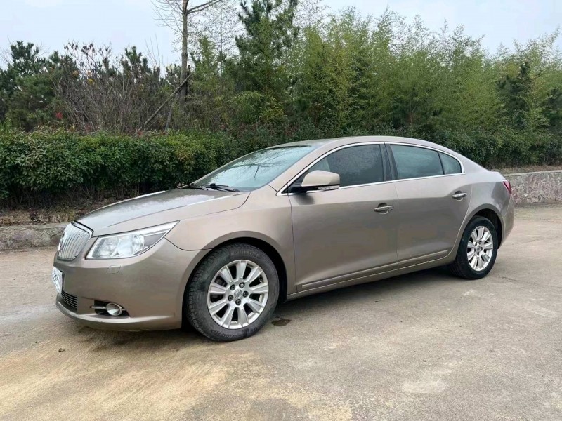 青岛10年别克君越4