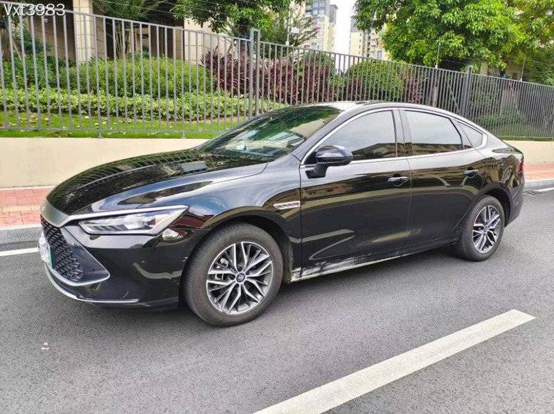 广州23年比亚迪秦2