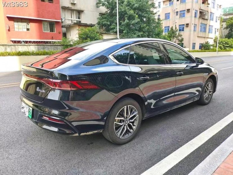 广州23年比亚迪秦8