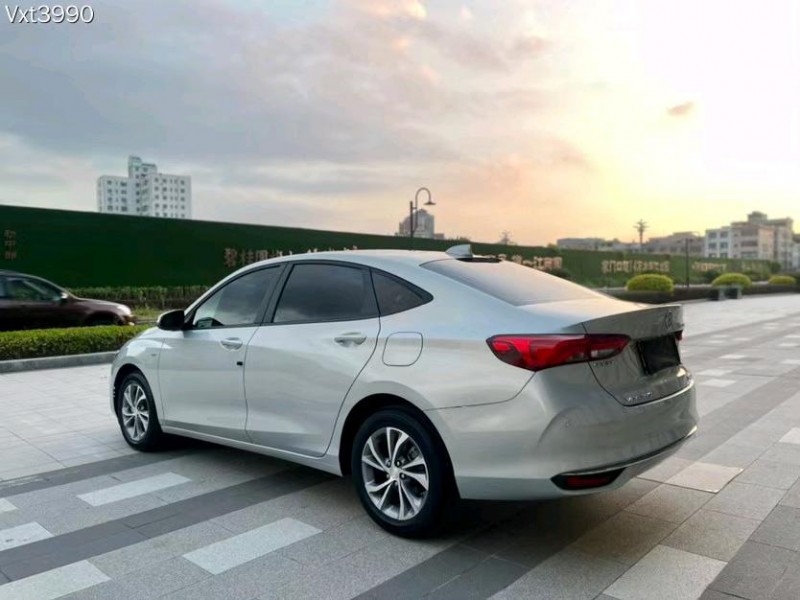 东莞22年别克威朗8