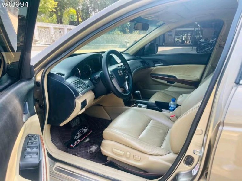 东莞11年本田雅阁5