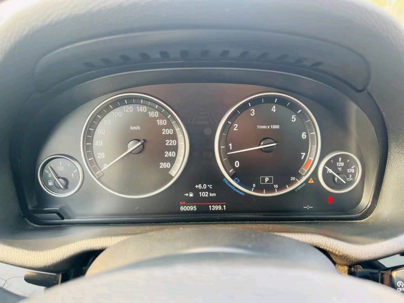 北京16年宝马X38