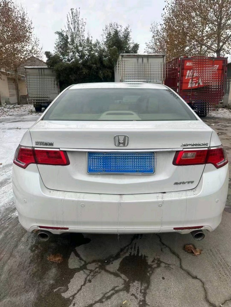 青岛14年本田思铂睿8