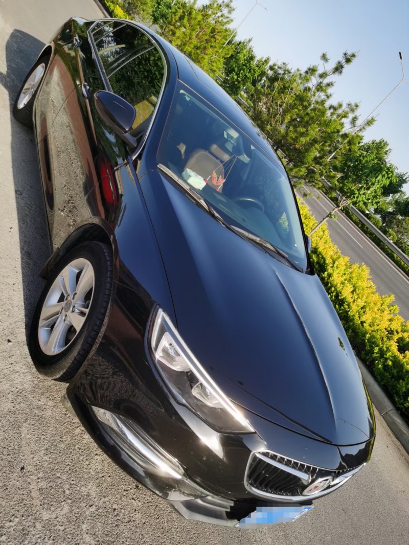 济宁19年别克君威2