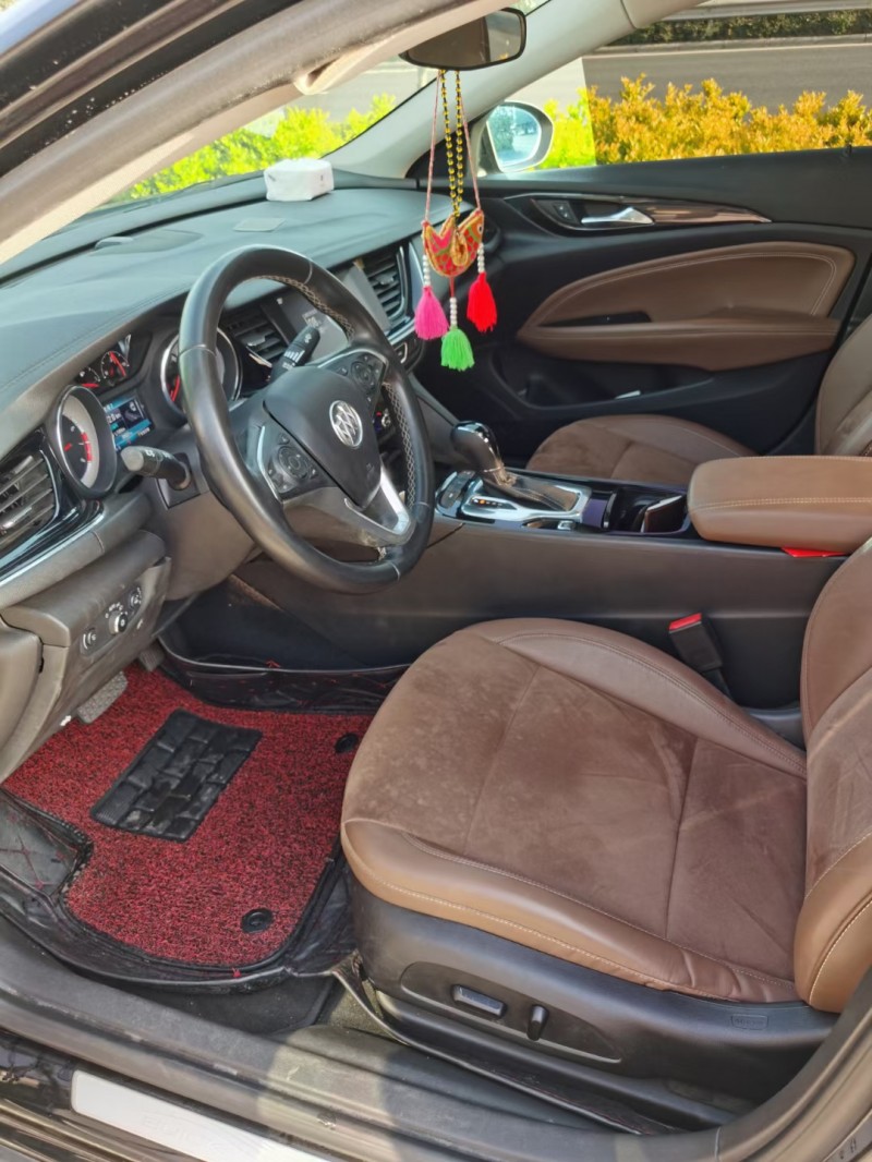 济宁19年别克君威4