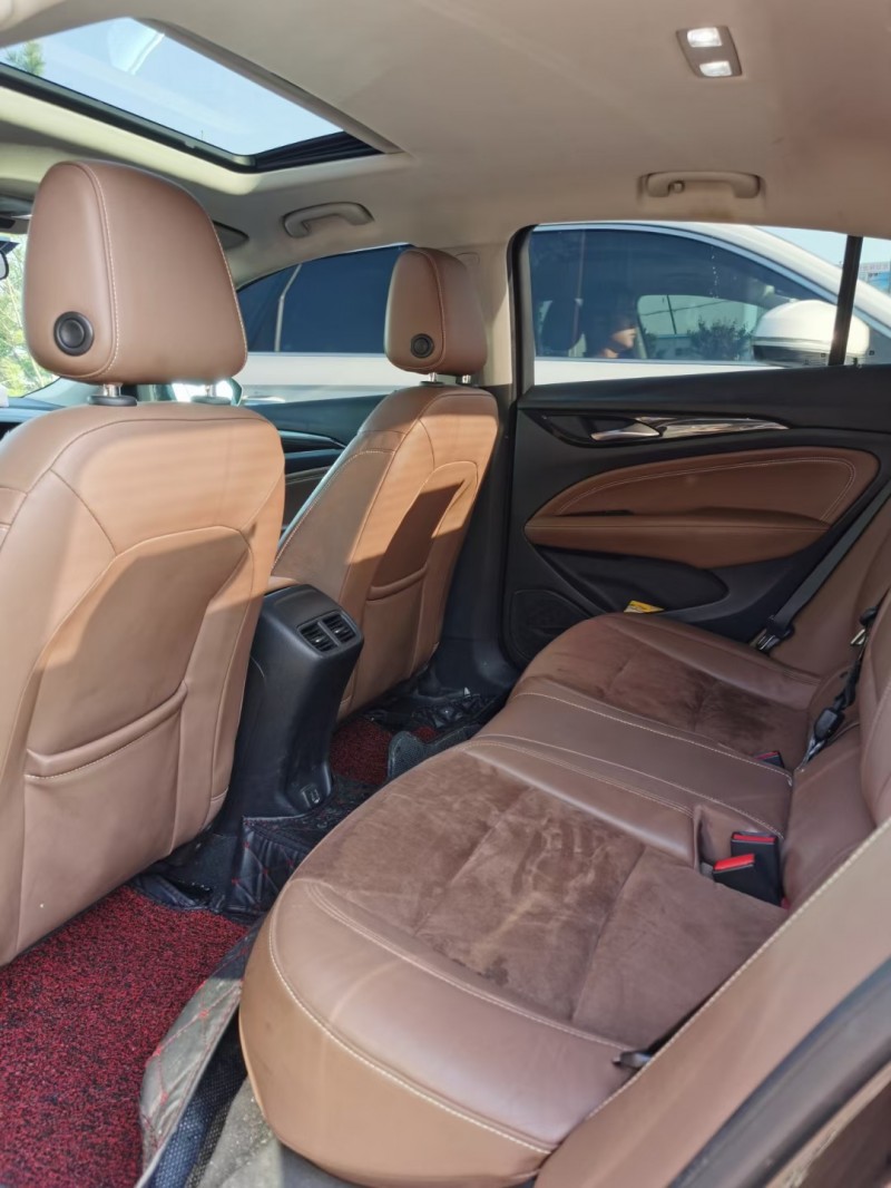 济宁19年别克君威5