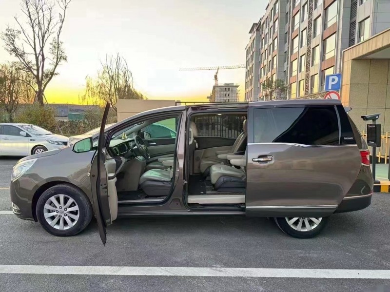 济宁14年别克GL84