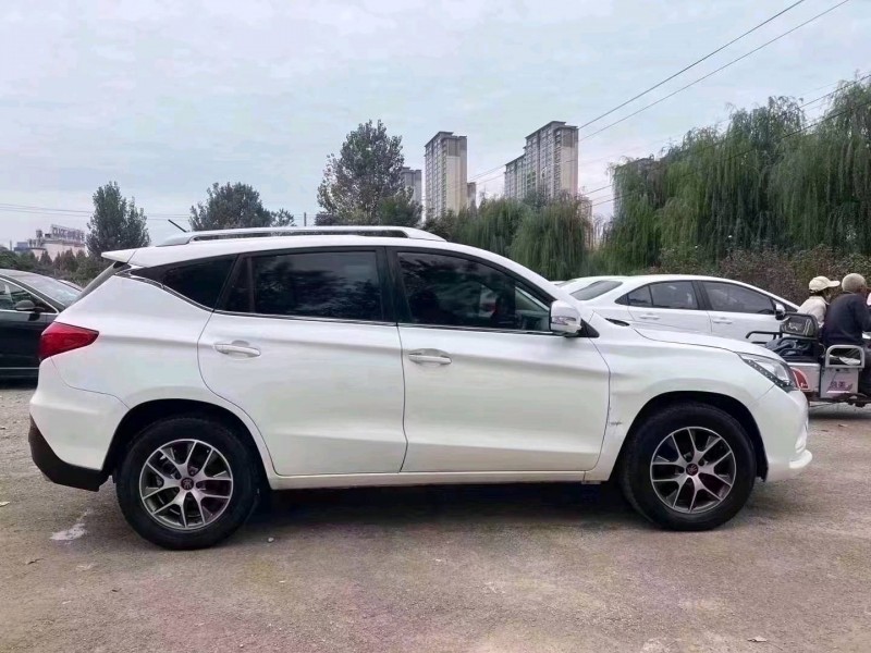 菏泽17年比亚迪宋5