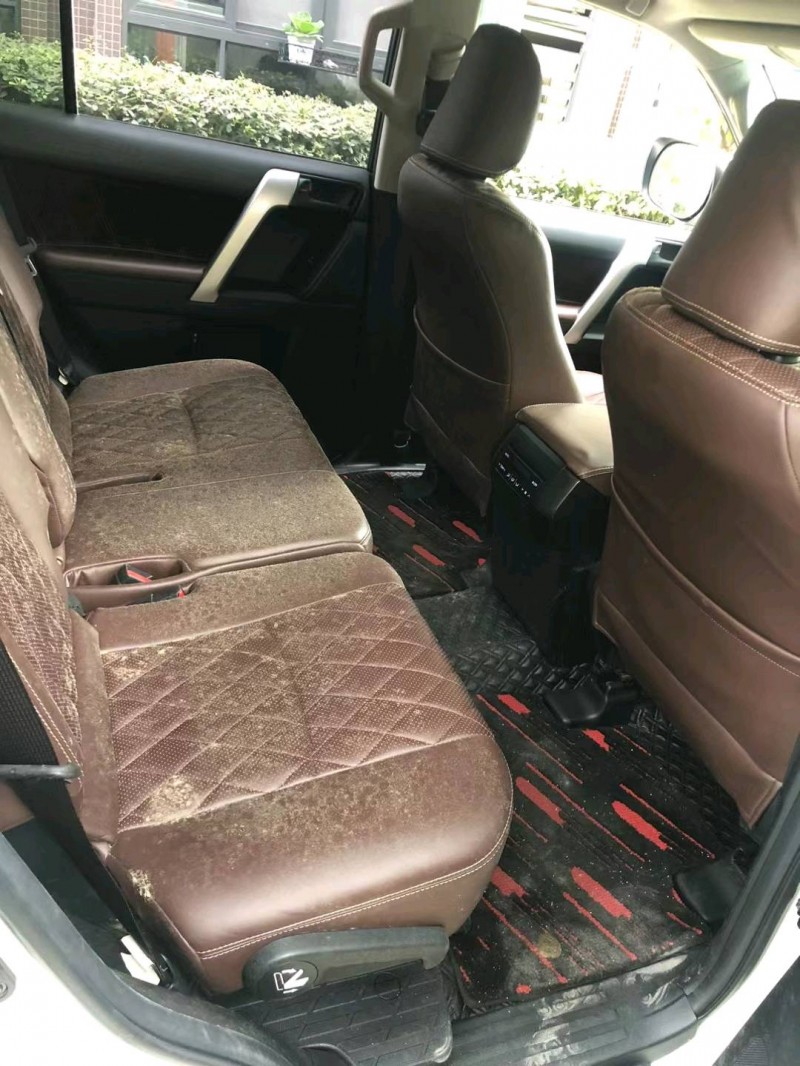 成都20年丰田普拉多6