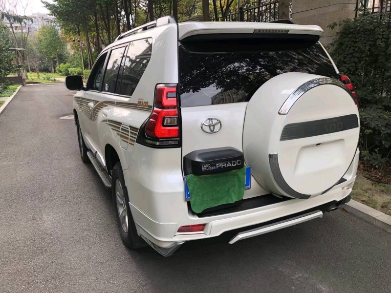 成都20年丰田普拉多9