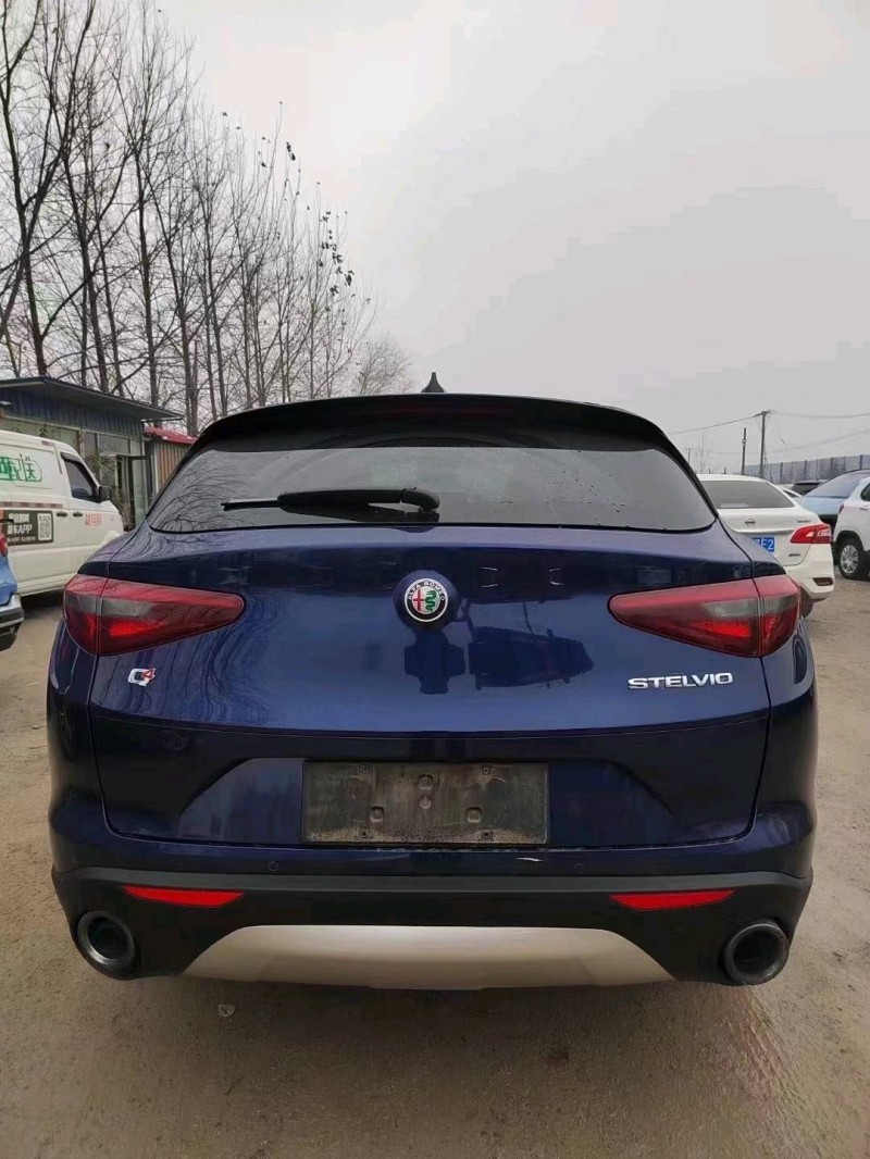菏泽19年阿尔法·罗密欧Stelvio3